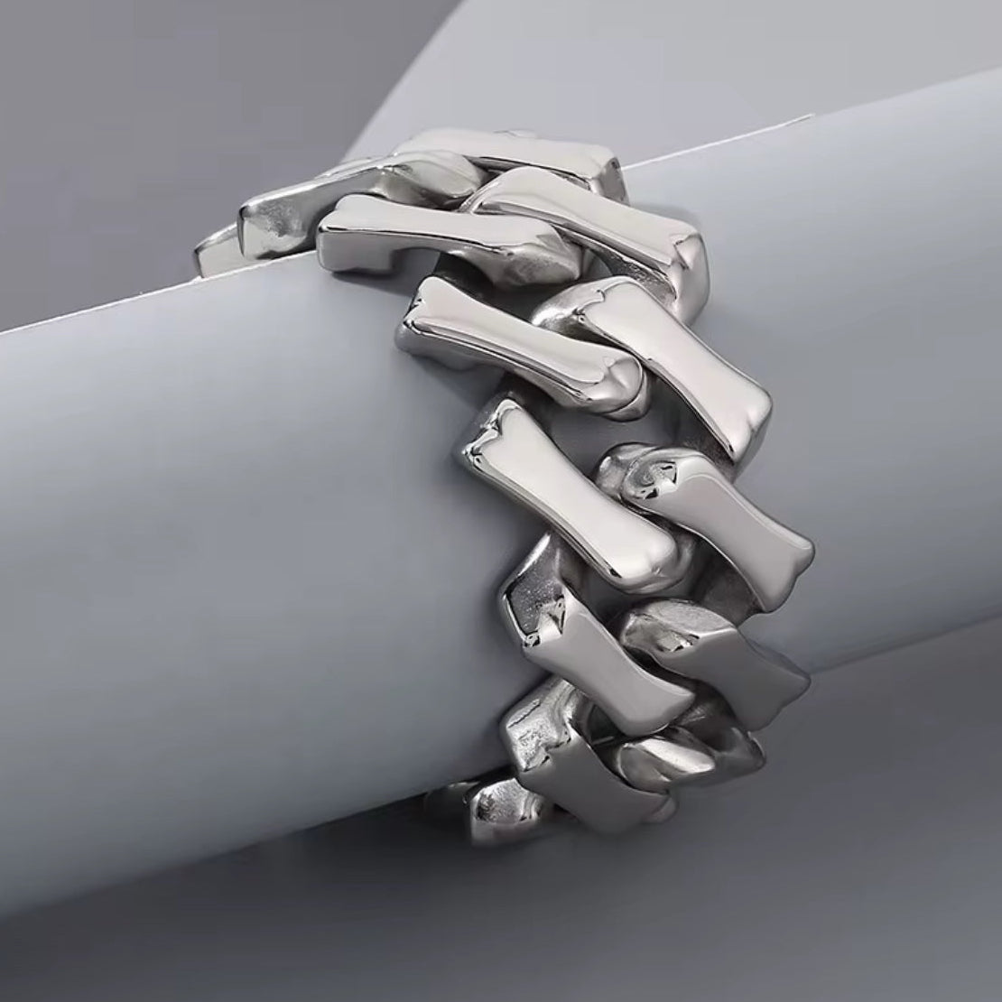 Esther 32mm necklace